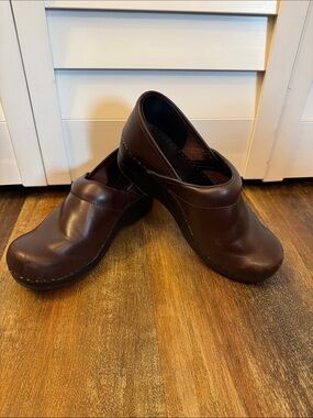 L.L. Bean slip on leather clogs size 8